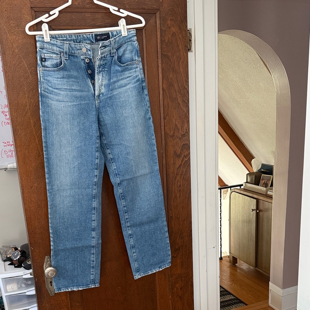 Stylish Women's Straight Leg Jeans in Blue